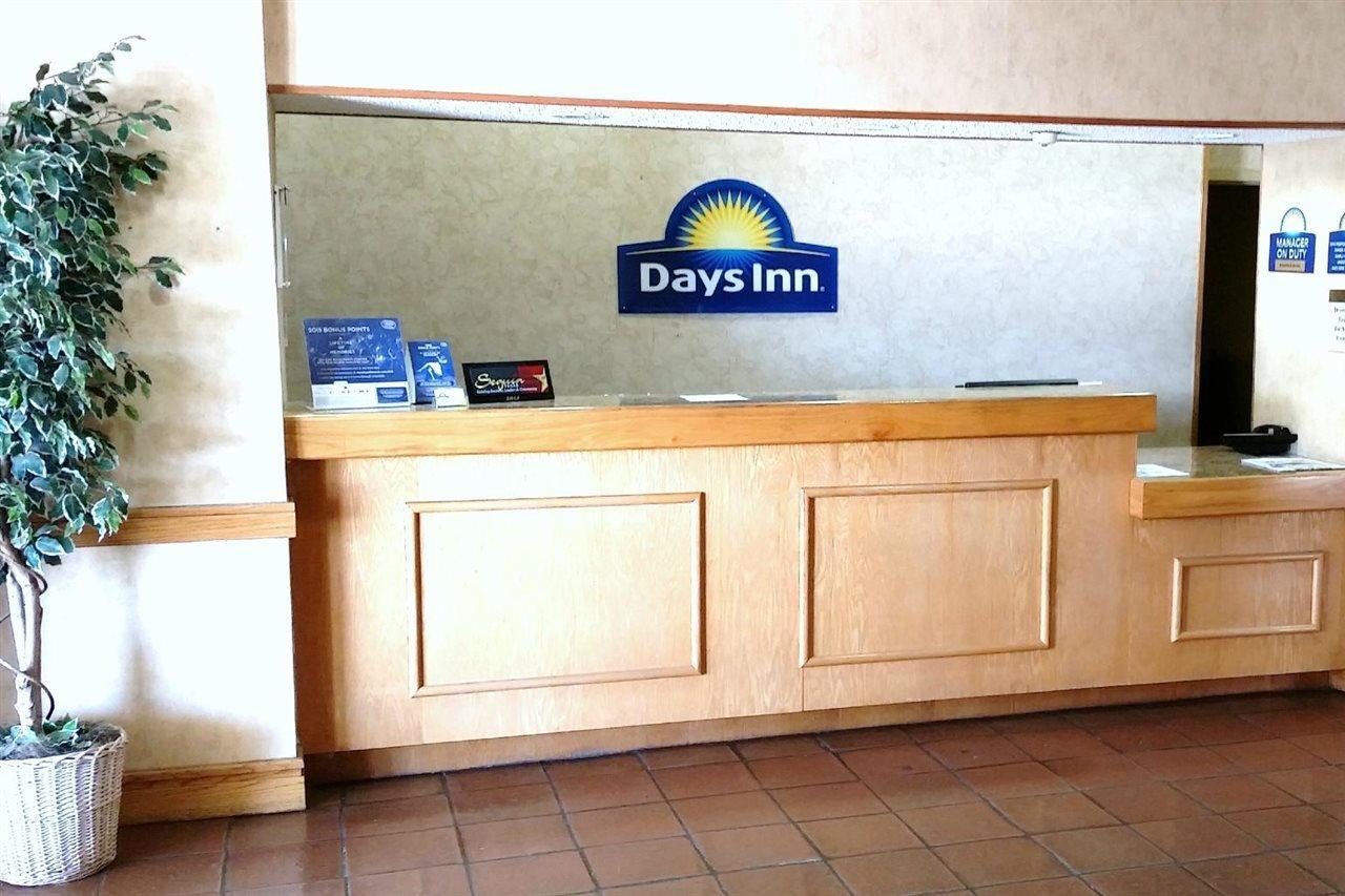 Days Inn By Wyndham Seguin Tx Exterior foto
